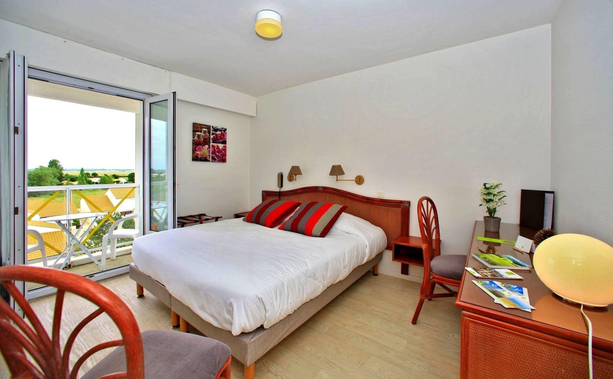 Logis Les Cols Verts La Tranche-sur-Mer Exterior foto